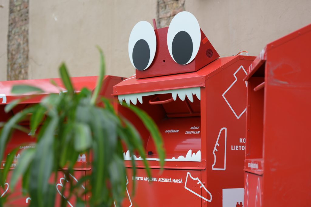 Kampaņas “Atver sirdi, atver skapi!” ietvaros labdarībai nodotas 3,2 tonnas tekstila