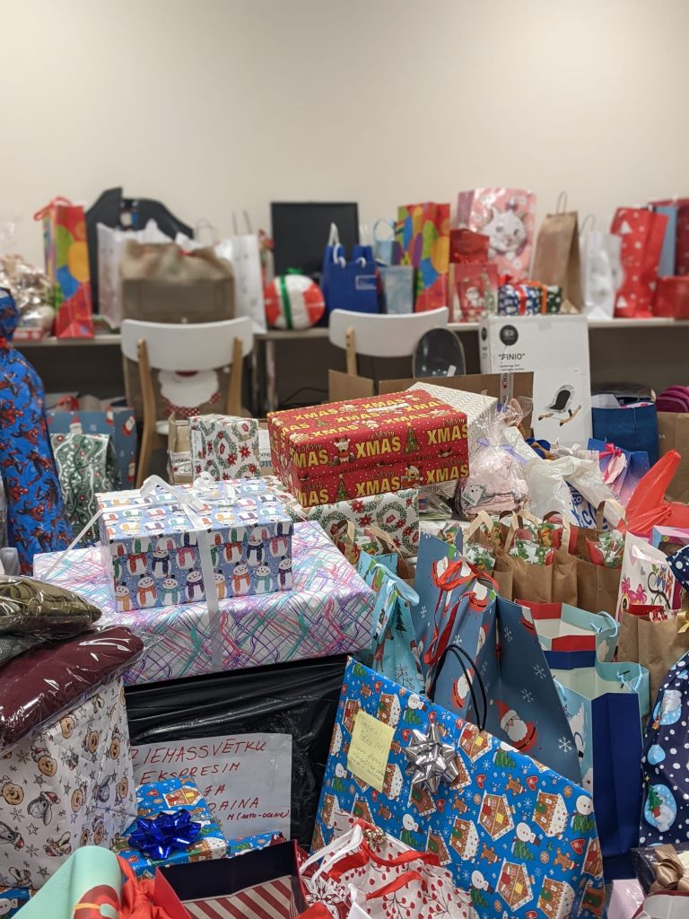 Ziemassvētku ekspresis Ukrainas bērnunamu bērniem nogādās simtiem dāvanu