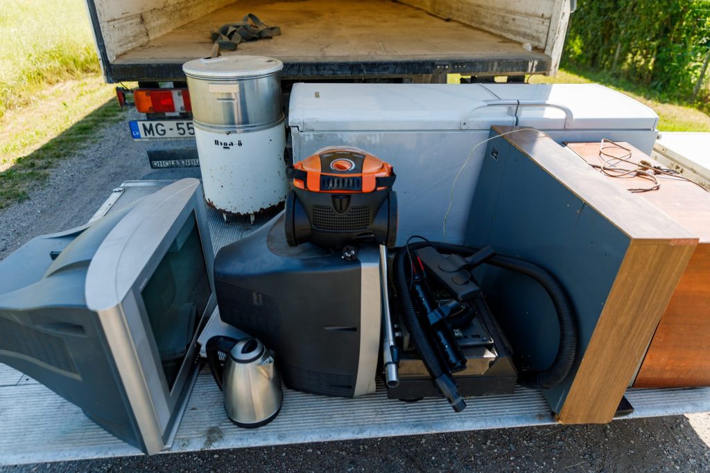 Pļaviņu apvienības iedzīvotāji aicināti bez maksas nodot uzkrātās elektroiekārtas