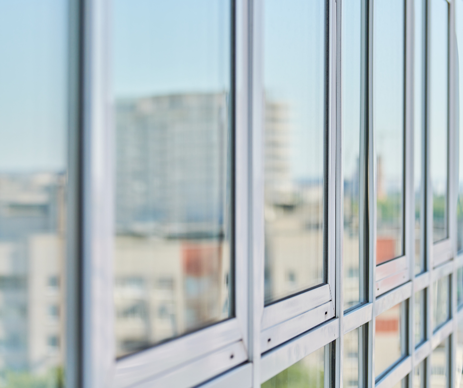 Liepājā speciālā akcijā bez maksas varēs nodot logu stiklu un rāmjus