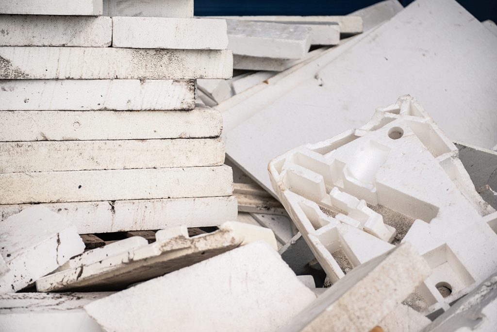 SIA “Eco Baltia vide” BEZ MAKSAS pieņems putuplastu divos otrreizējo materiālu šķirošanas laukumos