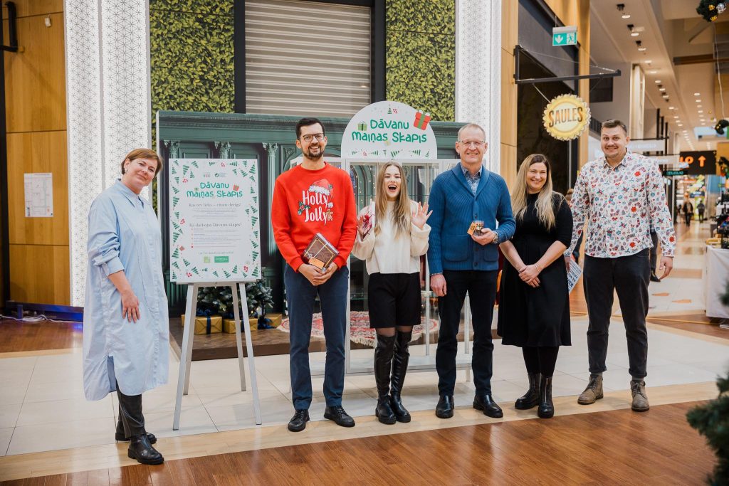 Aptauja: 90% Latvijas iedzīvotāju kaut reizi ir saņēmuši nenoderīgu, sev neatbilstošu dāvanu