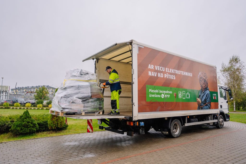 “Eco Baltia vide” sadarbībā ar “Lidl Latvija” ziedo Valmieras SOS Bērnu ciematam vairāk nekā 260 salabotas elektroierīces