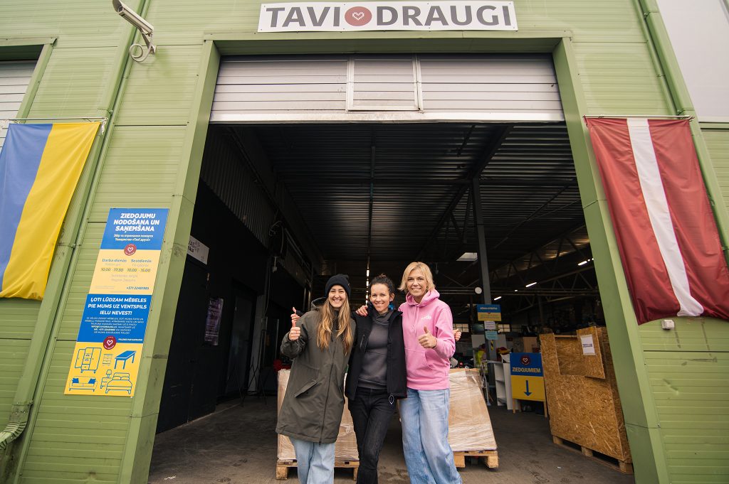 Biedrība “Tavi draugi” saņem ziedojumā 135 labotas elektrotehnikas vienības