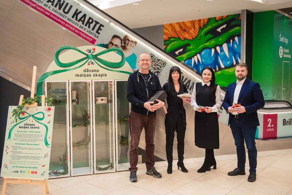 Jau otro gadu trīs Latvijas pilsētās iedzīvotājiem pieejami “Dāvanu maiņas skapji”