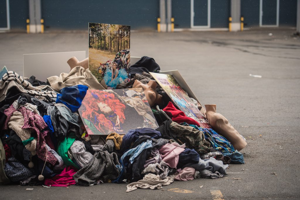 Rīgā lietots tekstils pārtaps dzīvnieku gultās patversmei